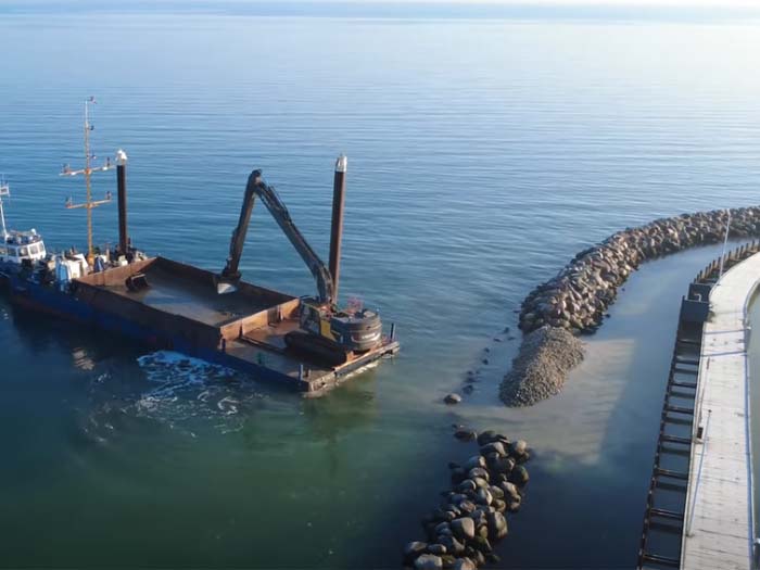 Ny dækmole i Juelsminde Havn og Marina