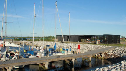 Servicebygningen på Endelave Havn