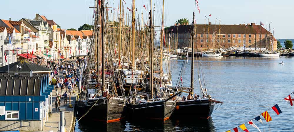Sønderborg Havn fyldt med Skibe